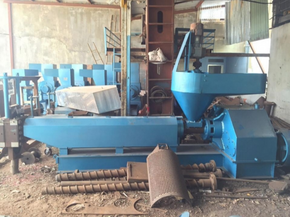 bảo trì máy ó keo ngành nhựa