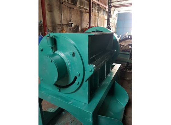 chế tạo máy băm rác nhựa