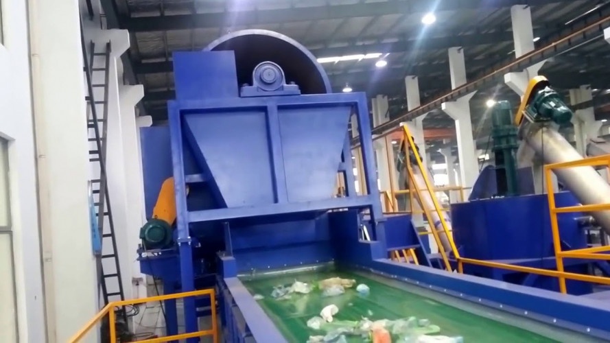 chế tạo máy tẩy rửa pét