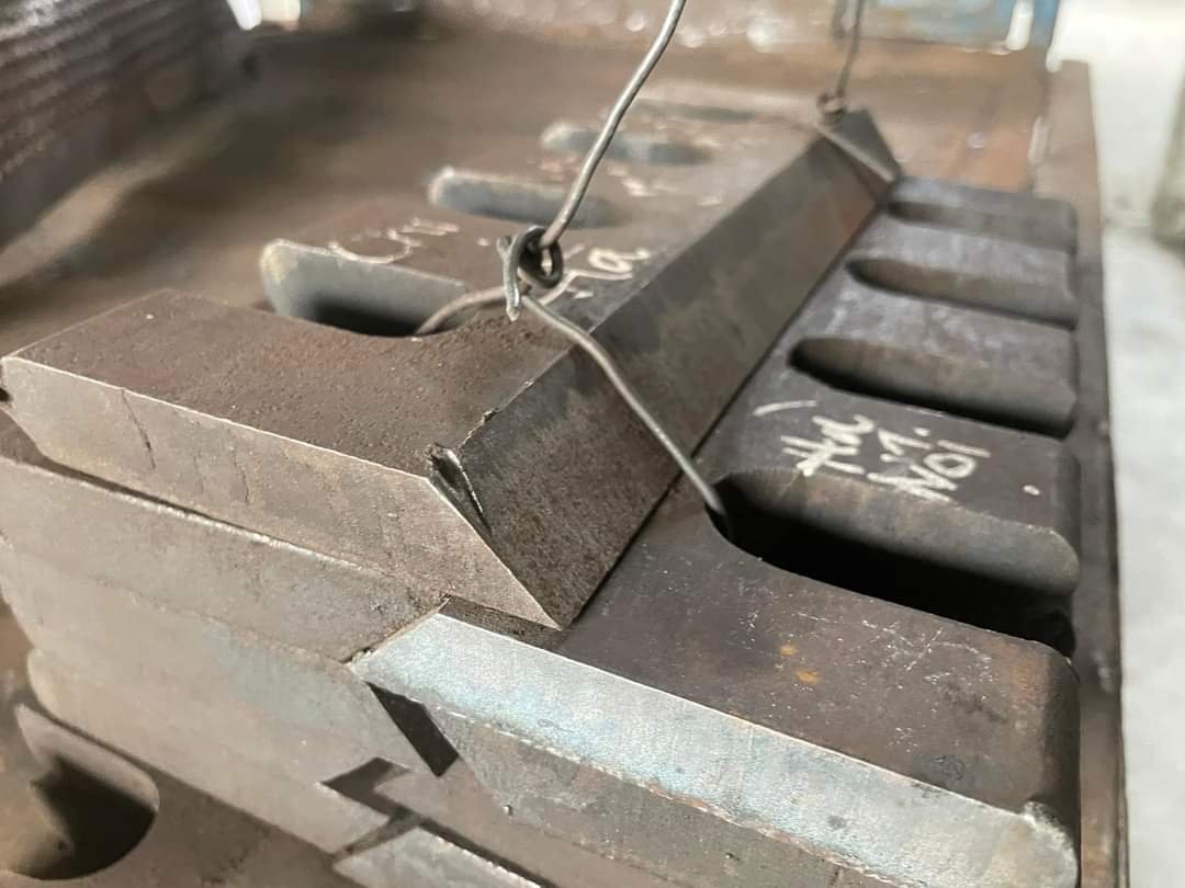 dao máy băm nhựa