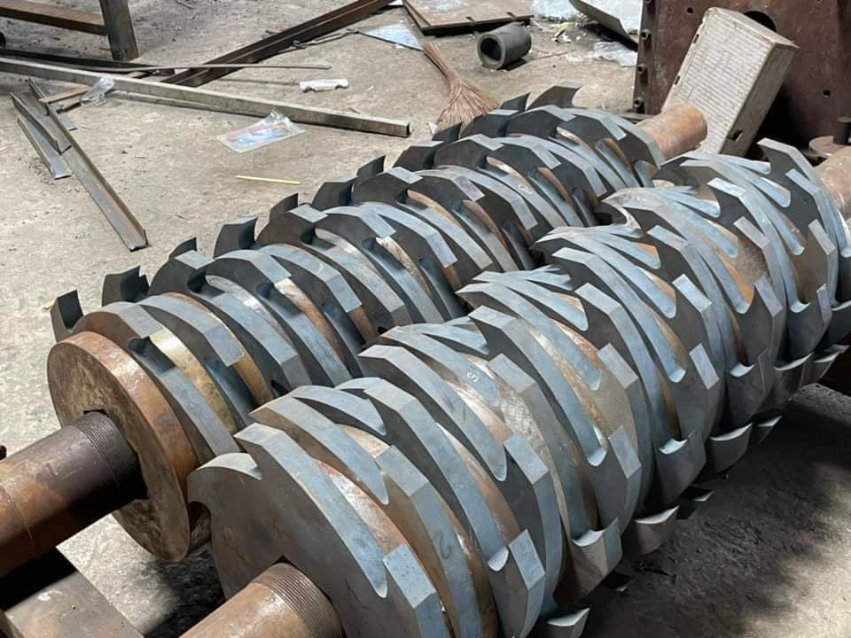 dao máy băm nhựa