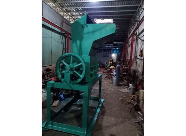 gia công chế tạo máy băm nhựa