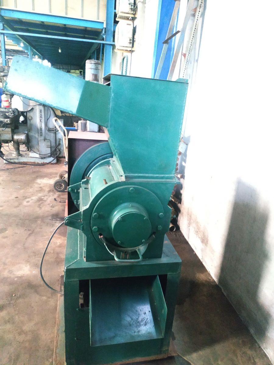 Máy băm nhựa phế liệu