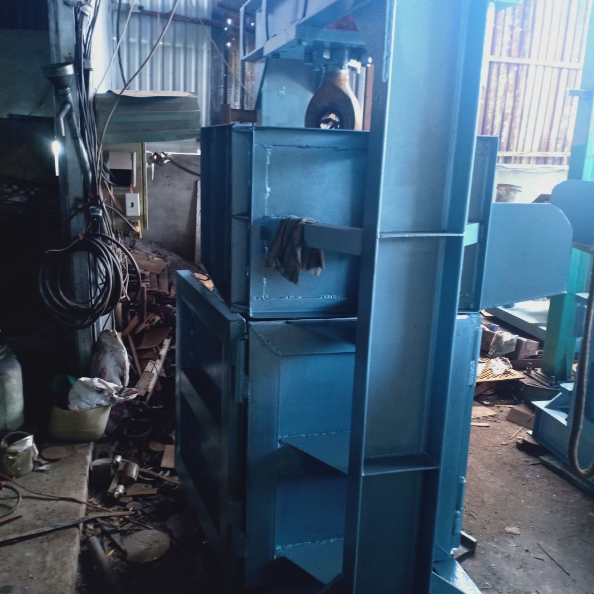 máy ép kiện loại đứng
